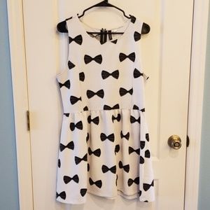 H&M Divided Bow Print Dress